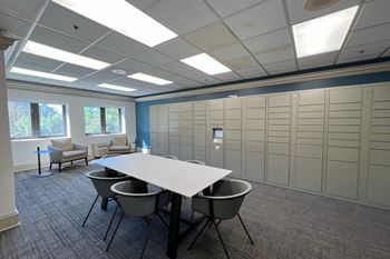 24/7 Package pick-up lockers