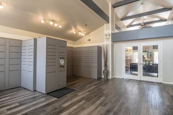 24/7 Touch-free package lockers