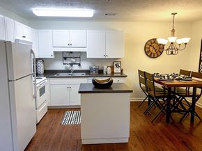 Augusta apartment for rent - Kitchen And Dining Area at Helena Springs, Augusta, 30909