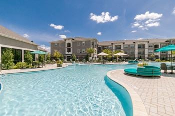 Relaxing pool