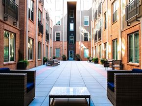 Oklahoma City apartment for rent - Courtyard at The Maywood, Oklahoma City