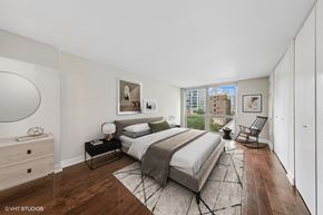 Chicago apartment for rent - a bedroom with a bed and a large window