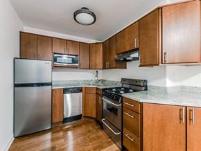 Evanston apartment for rent - Presidential Apartments - Kitchen Photo
