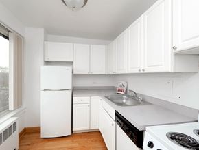 Chicago apartment for rent - Clarendon Shores Kitchen