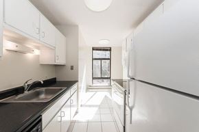 Chicago apartment for rent - 65 East Scott Kitchen