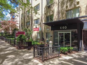 Chicago apartment for rent - an apartment building with a large entrance and a sign that says 6410