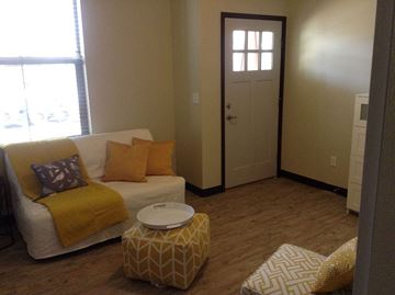 Fort Collins apartment for rent - a living room with a couch and a table