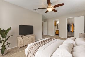 Corsicana apartment for rent - Bedroom with walk-in closet and ceiling fan at Arbors Of Corsicana Apartments, Corsicana, TX 75110