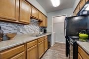 Fort Worth apartment for rent - Golden color cabinet in kitchen at Southern Oaks, Texas, 76132
