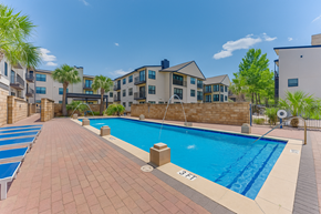 Dallas apartment for rent - Pool at Vue Live Oak, Dallas, TX, 75204