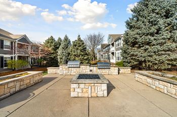 Gas grills & outdoor dining spaces
