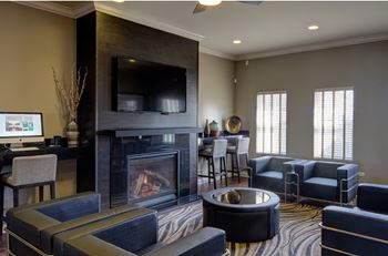 Algonquin square clubhouse