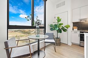Houston apartment for rent - A modern dining room with a table and chairs.