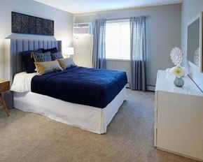 Woodbury apartment for rent - furnished apartment bedroom at Valley Creek Apartments