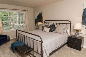 Dearborn apartment for rent - furnished bedroom in a Dearborn apartment at Fairlane Woods