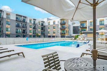 2Twenty2 - courtyard pool 2