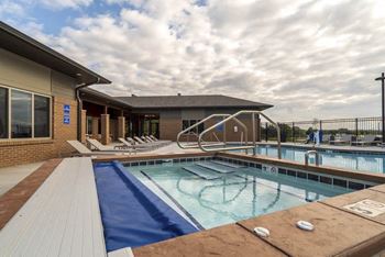 360-At-jordan-west-new-luxury-apartments-jordan-creek-west-des-moines-ia-_6.Jpg