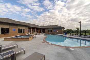 360-At-jordan-west-new-luxury-apartments-jordan-creek-west-des-moines-ia-_7.Jpg