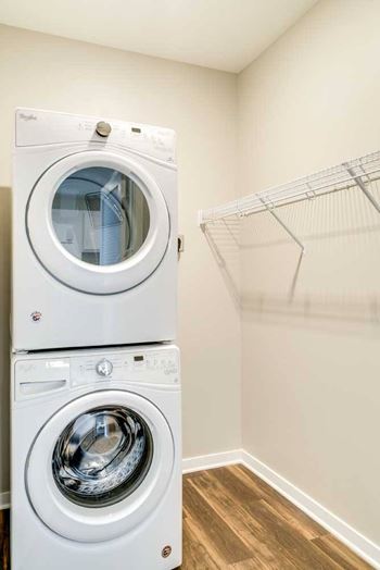 1-Bed rainier (#376) - laundry