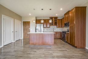 Woodbury apartment for rent - Ascend at Woodbury premium three-bedroom apartment with quartz countertops in kitchen