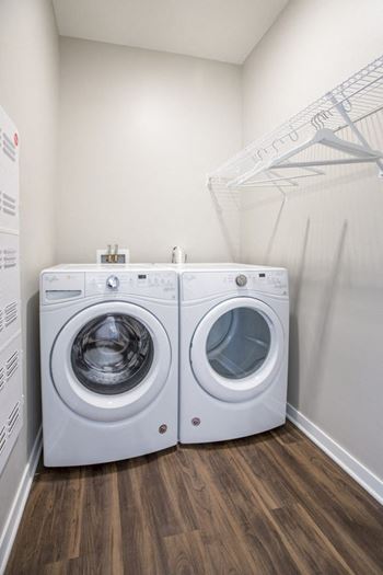 1-Bed rainier (#190) - laundry