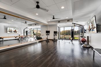 Aspire-at-cityplace-woodbury-mn-luxury-apartment-community-fitness-center