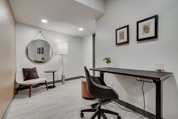 Aspire-at-cityplace-woodbury-mn-luxury-apartment-community-work-suite