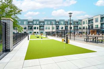 Amenities - courtyard putting green