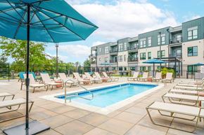 Lincoln apartment for rent - A lounge pool surrounded by several lounge chairs and umbrellas for shade.