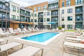 Amenities - lounge pool