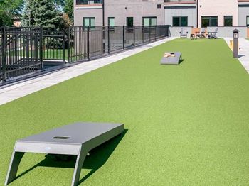 Courtyard - cornhole set