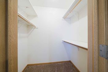 Ponderosa duplex primary bedroom walk-in closet