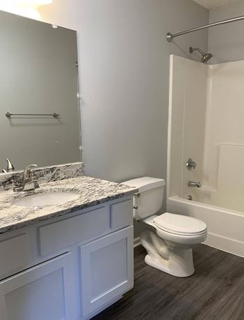 1-Bed the classic (renovated) - bathroom
