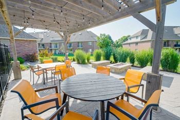 Fountain glen - pool - pergola seating