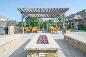 Fountain glen - pool - fire pit and pergola 2