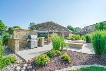 Fountain glen - pool - grill and fire pit