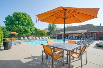 Fountain glen - pool - poolside seating 2