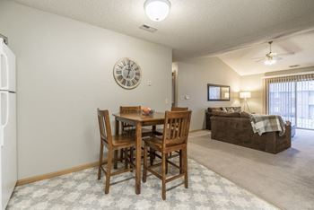 Fountain glen - 1-bed colfax - dining area