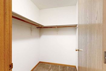 Studio bonsai (#247) - closet