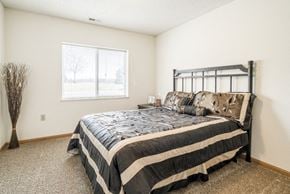 Lincoln apartment for rent - Interiors-1 bedroom apartment with room for king-sized bed