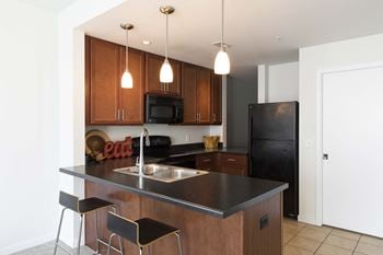 Miami - 1 bedroom with den