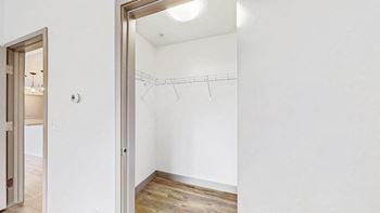 Midtown-crossing-apartments-omaha-ne-68131-two-bedroom-penthouse-luxury-apartment-10.Jpg