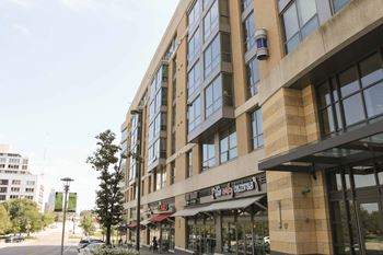 Nearby attractions - store fronts