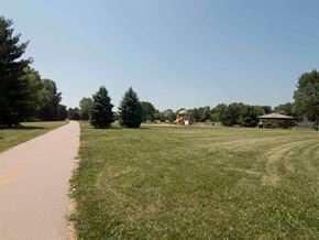 Lincoln apartment for rent - Walking trail and park near Williamsburg Park Apartments