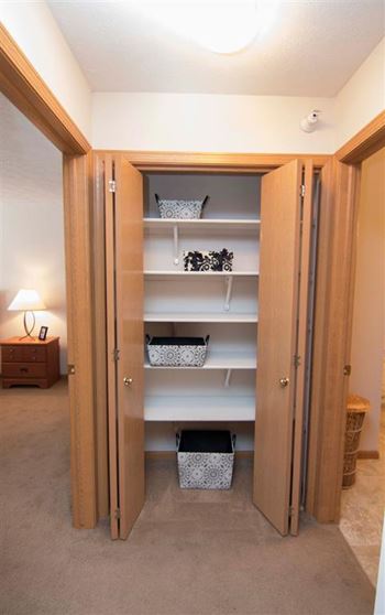 Interiors-williamsburg park apartments hallway closet
