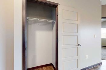 2-Bed carter (#2009) - coat closet