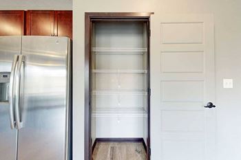 2-Bed valentina (#1001) - kitchen pantry