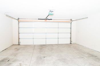 Reservoir garage