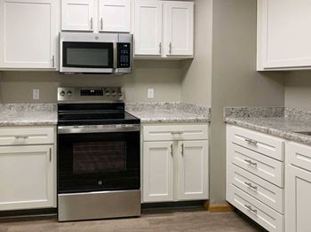 One-bed spruce (#378) - renovated - kitchen oven and microwave
