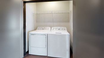 Northridgeheightsapartments-1bedroom-maple-renovated-20.Jpg
